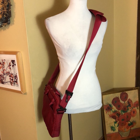 STM SWIFT Small Laptop Shoulder Bag Super-Plush Red & Gray Adjustable $69 NEW - Picture 5 of 16